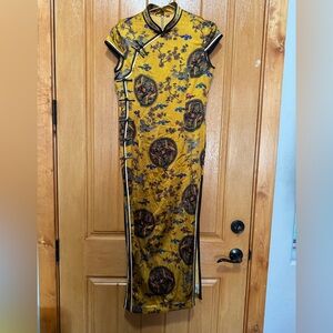 Elegant Yellow Patterned Cheongsam Dress size XXL. Pit 21, Length 53 kimono